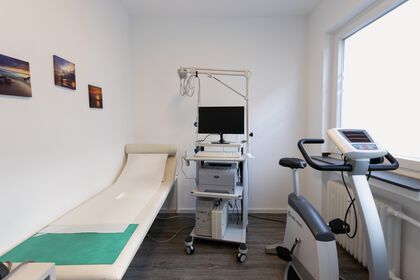 Ansicht Behandlungszimmer mit EKG